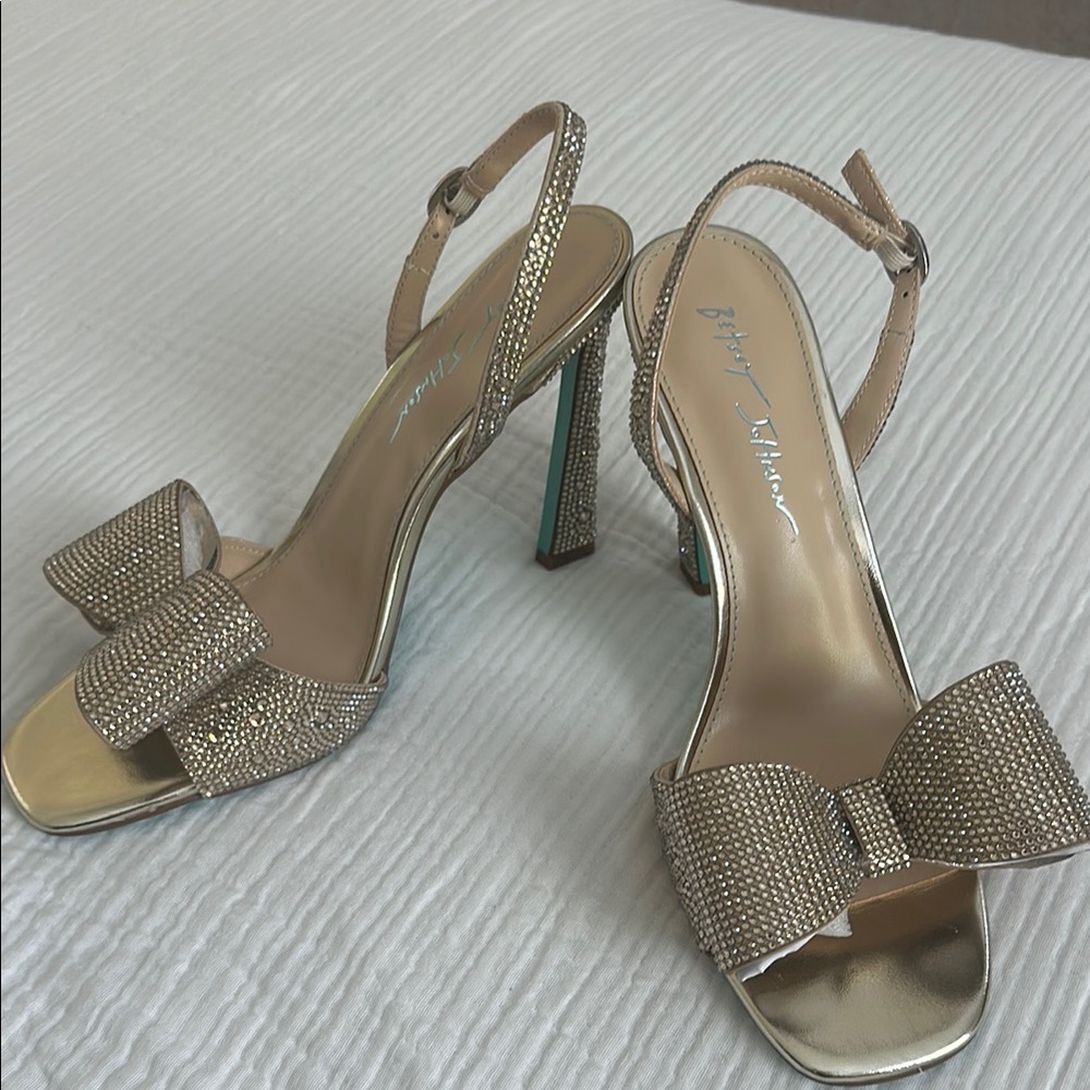Betsey Johnson Gold Slingback Heels with Bow